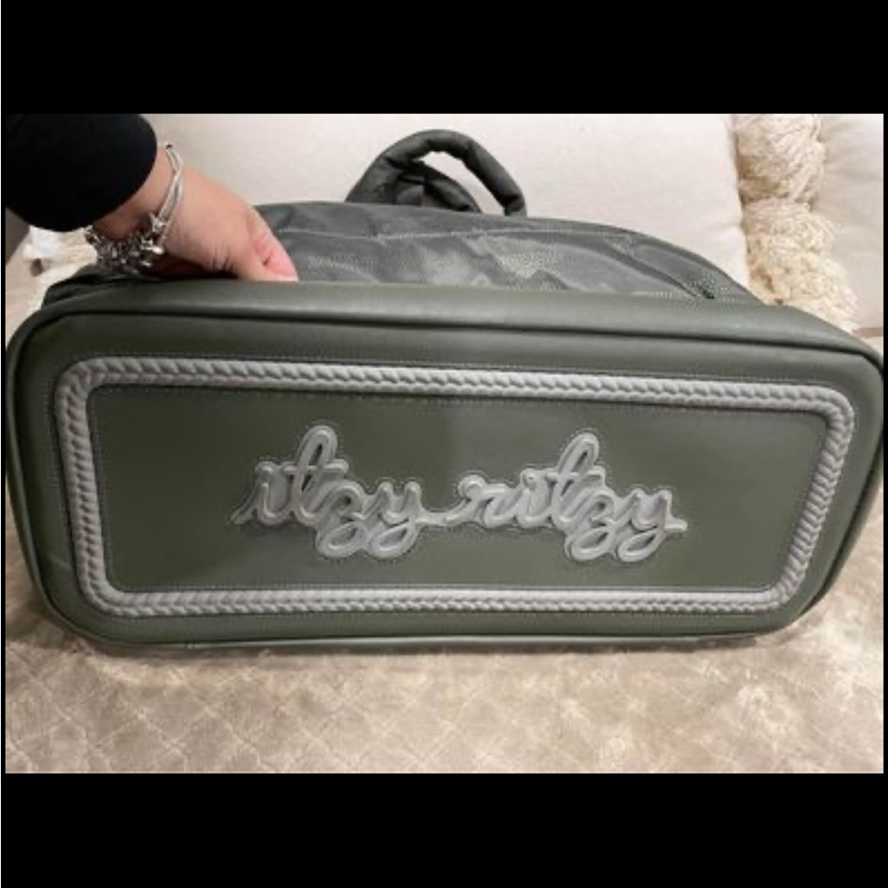 Itzy Ritzy Weekender bag - Picture 5 of 7